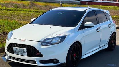 2013 Ford 福特 Focus 5d